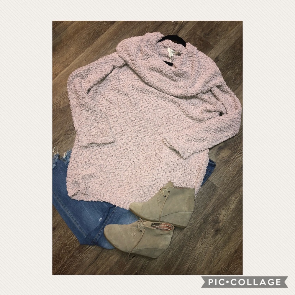 Join my boutique this is a Sherpa feel sweater